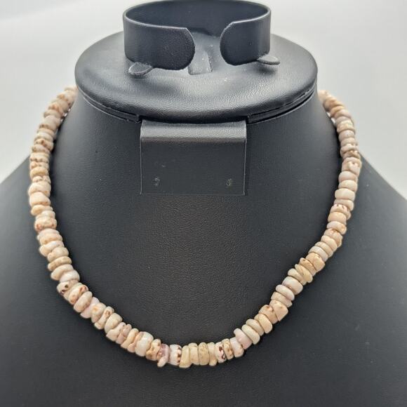 Genuine Puka Shell Vintage Barrel Clasp 16" Necklace - Picture 4 of 4